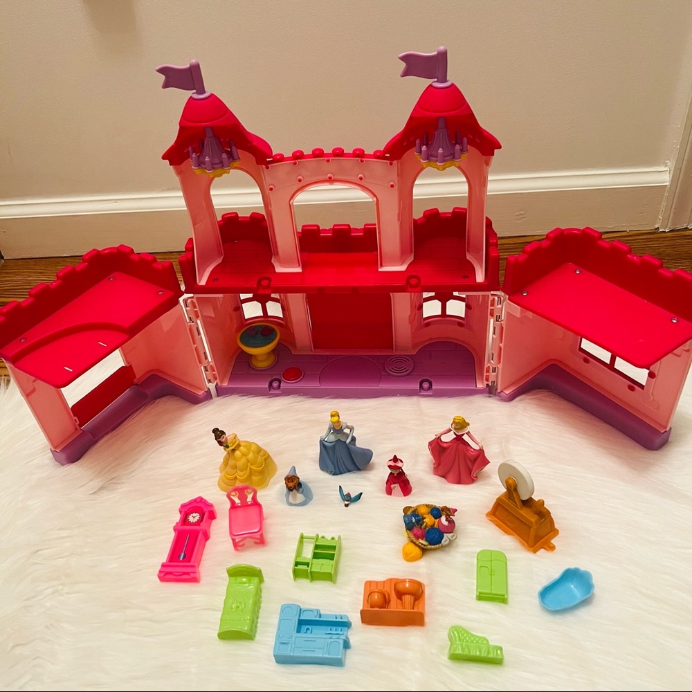 Playgo Royal Castle Playset w/ Figures & Accessories